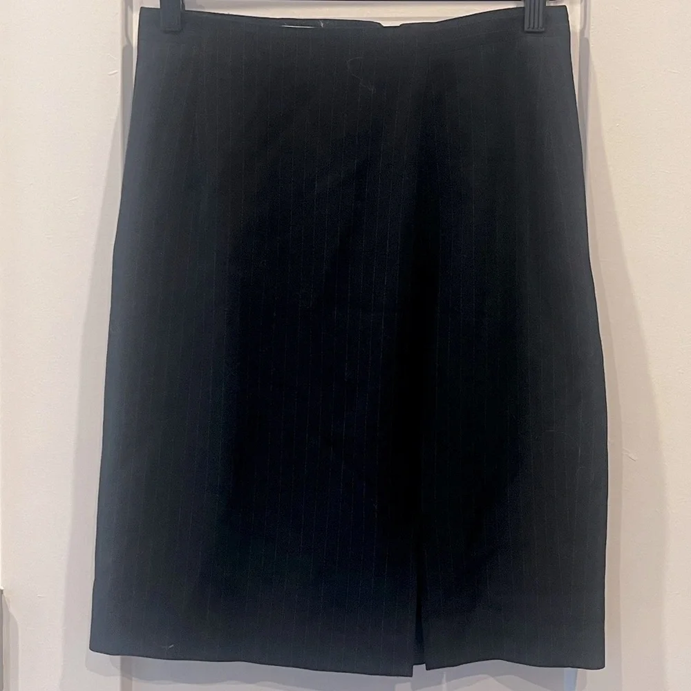 Ann Taylor Vintage Classic Black Pinstripe Pencil Skirt (Size 6)